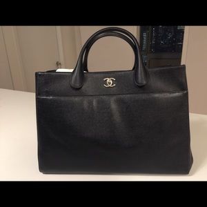100% AUTHENTICITY CHANEL  Shopping Bag